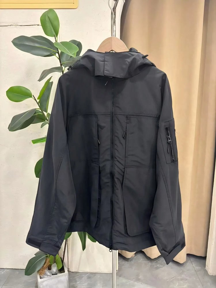 LACOSTE  Crocodile hooded workwear jacket is easy to wear for outdoor leisure an