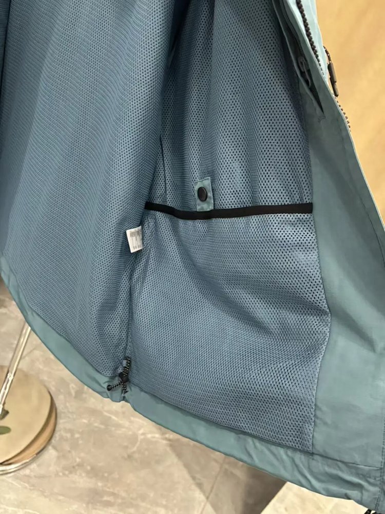 LACOSTE  Crocodile hooded workwear jacket is easy to wear for outdoor leisure and business, and can