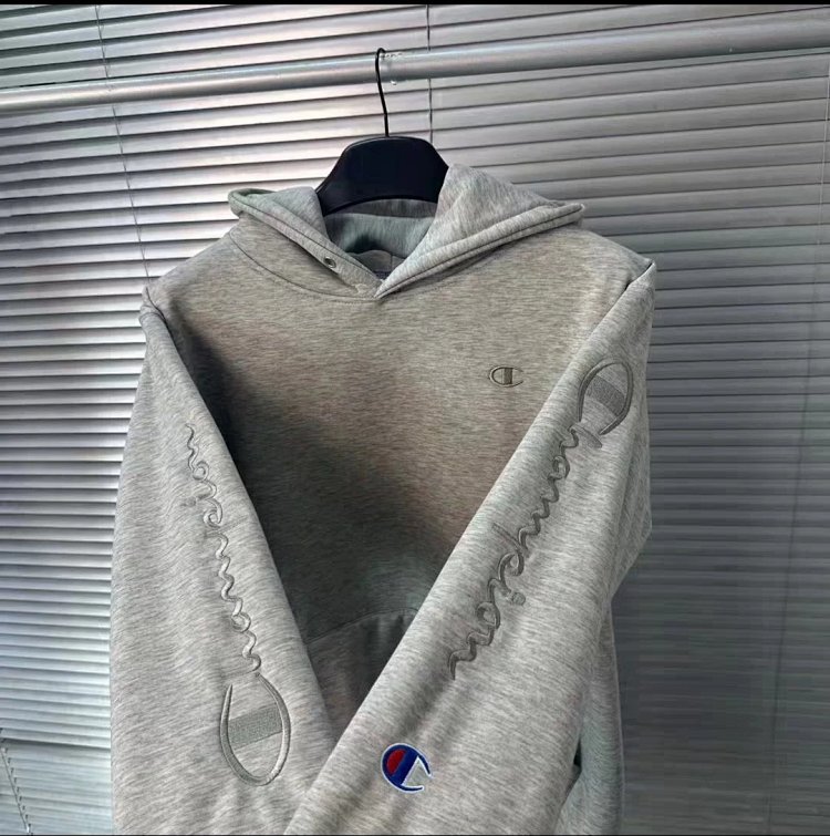 Champion hoodie with embroidered logo on Kirin arm for both men and women, casual long sleeved pullo