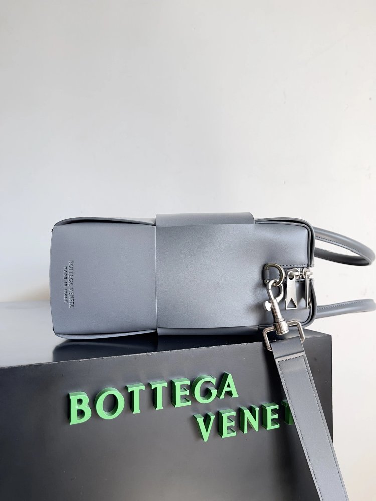 Bottega Veneta Large Grid Knitted Men's briefcase | Loongbuymall