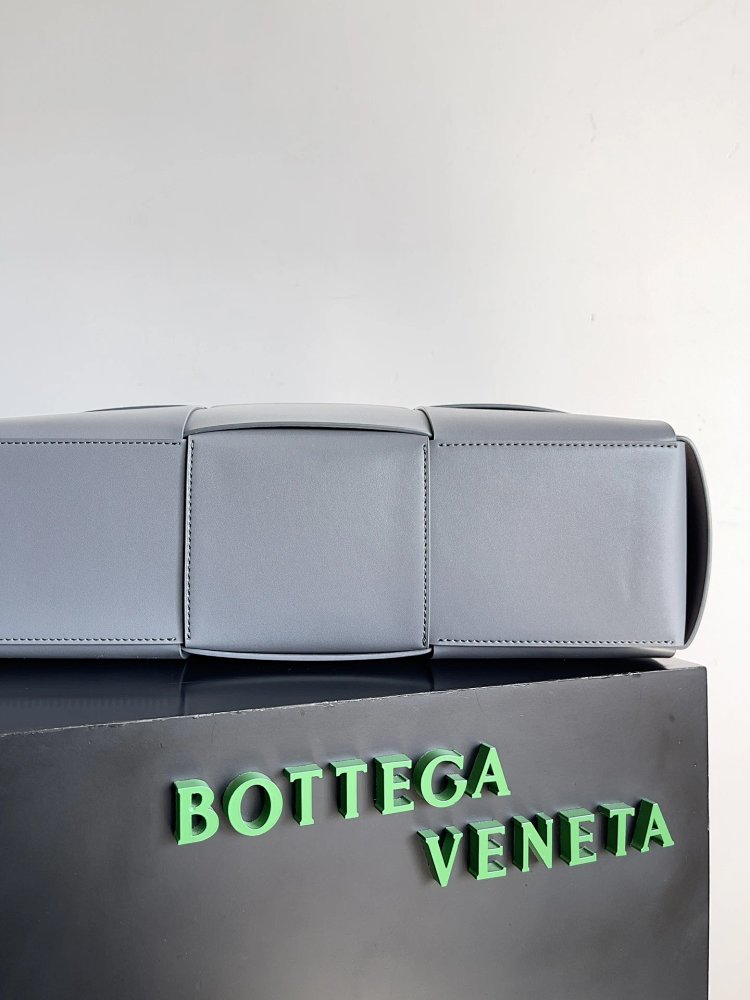 Bottega Veneta Large Grid Knitted Men's briefcase | Loongbuymall