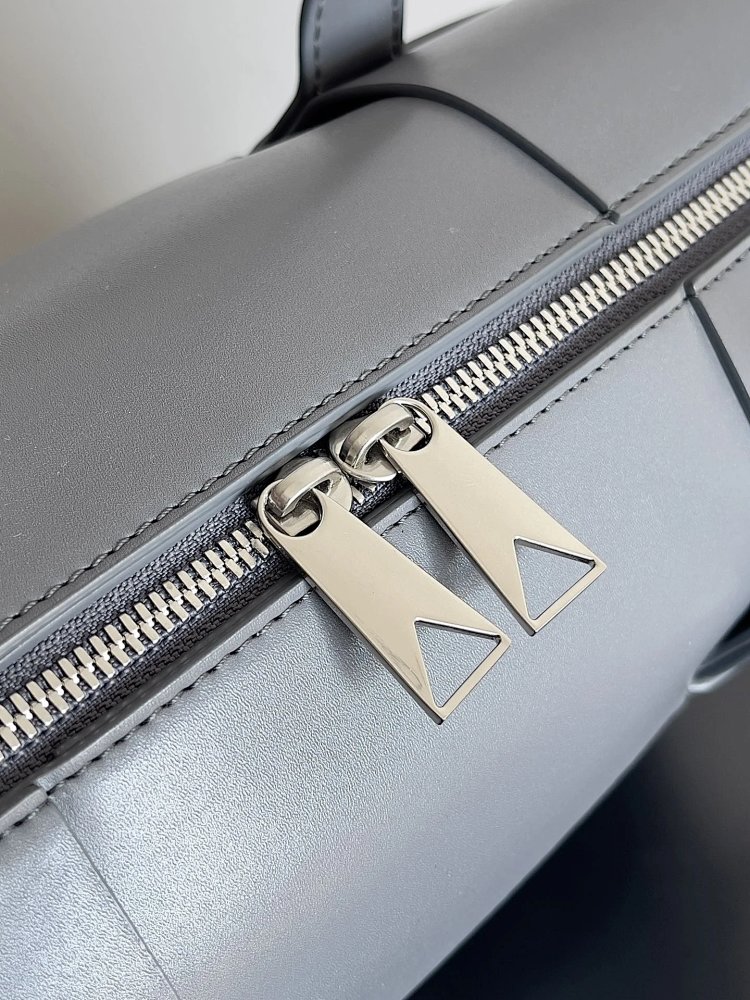 Bottega Veneta Large Grid Knitted Men's briefcase | Loongbuymall
