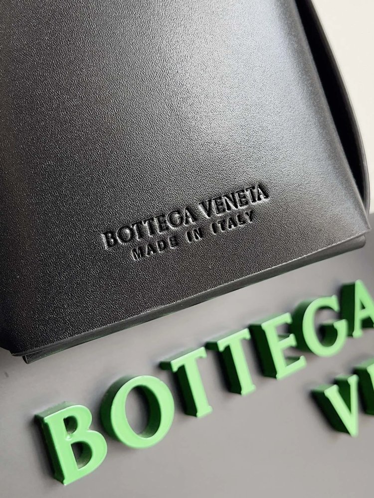 Bottega Veneta Large Grid Knitted Men's briefcase | Loongbuymall