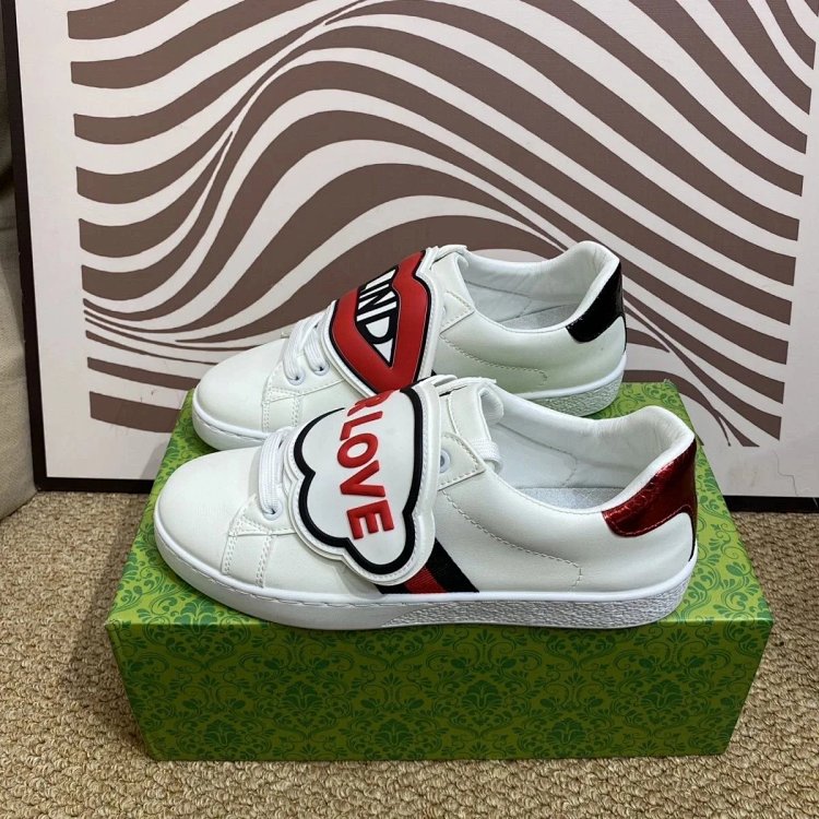 Gucci kisses red lips in white shoes | Loongbuymall