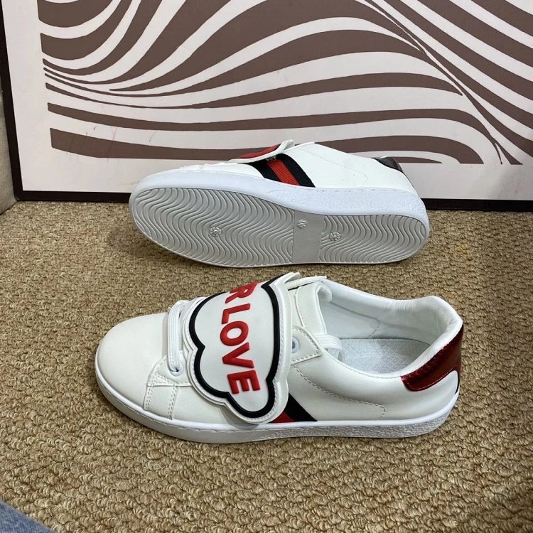 Gucci kisses red lips in white shoes | Loongbuymall