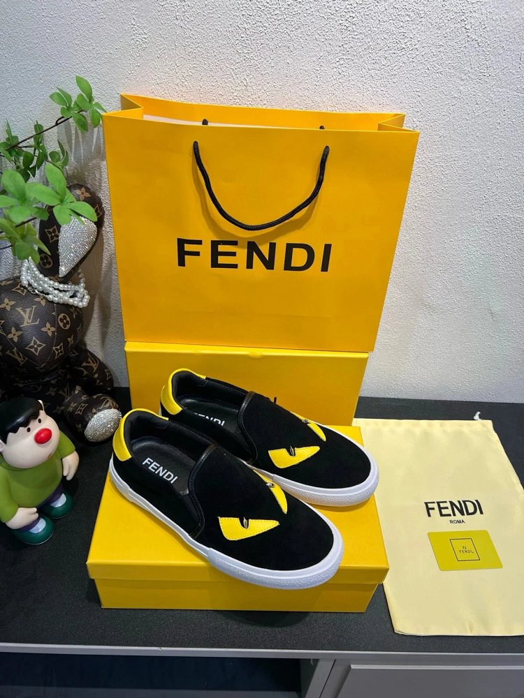Fendi Monster stomps on board shoes with one foot | Loongbuymall