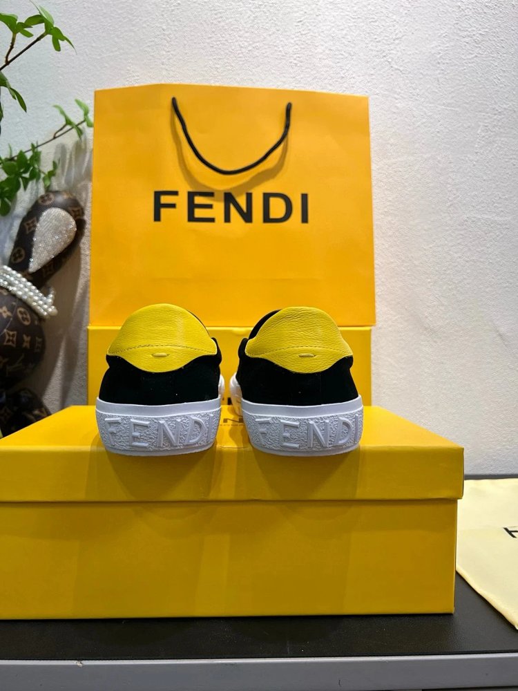 Fendi Monster stomps on board shoes with one foot | Loongbuymall