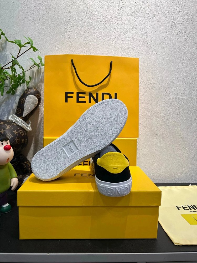 Fendi Monster stomps on board shoes with one foot | Loongbuymall