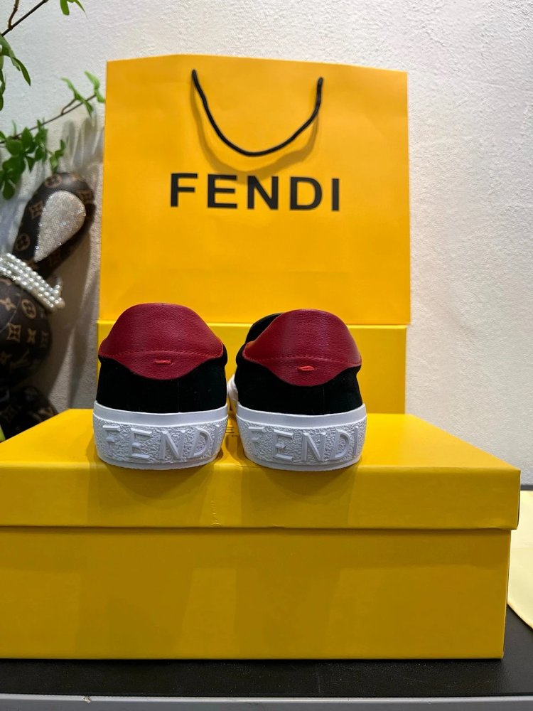 Fendi Monster stomps on board shoes with one foot | Loongbuymall