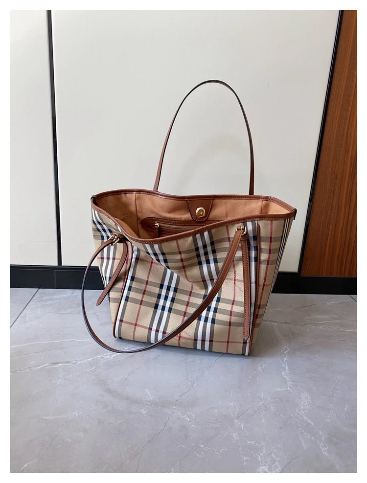 Burberry plaid pattern tote bag | Loongbuymall