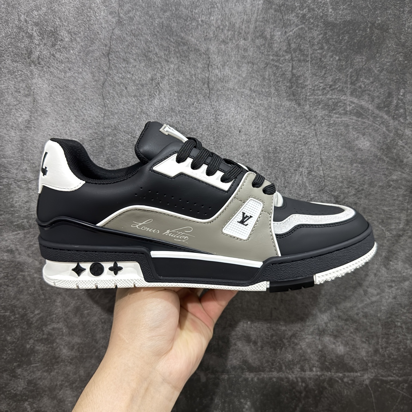 Louis Vuitton Trainer Sneaker T538010 | Loongbuymall