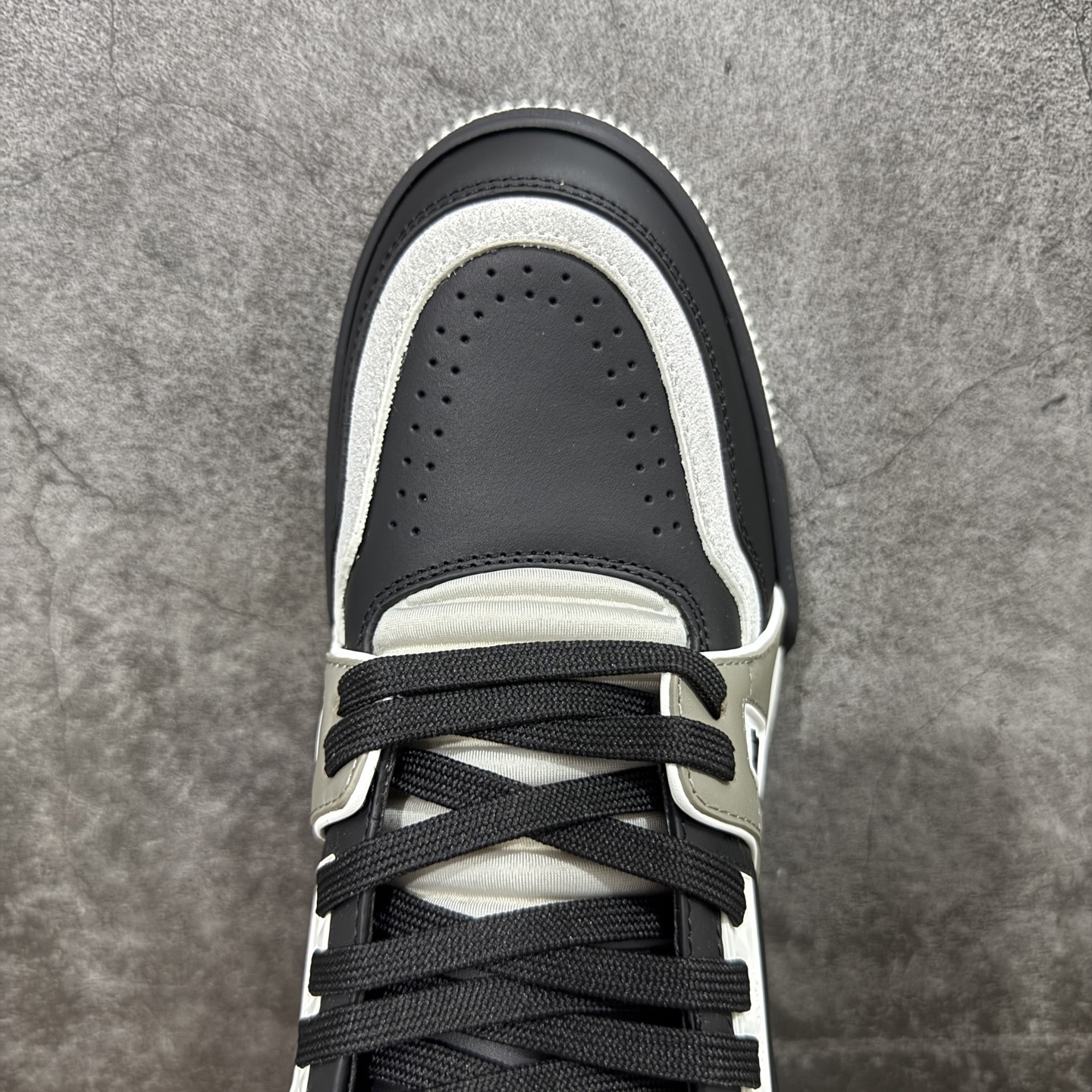 Louis Vuitton Trainer Sneaker T538010 | Loongbuymall