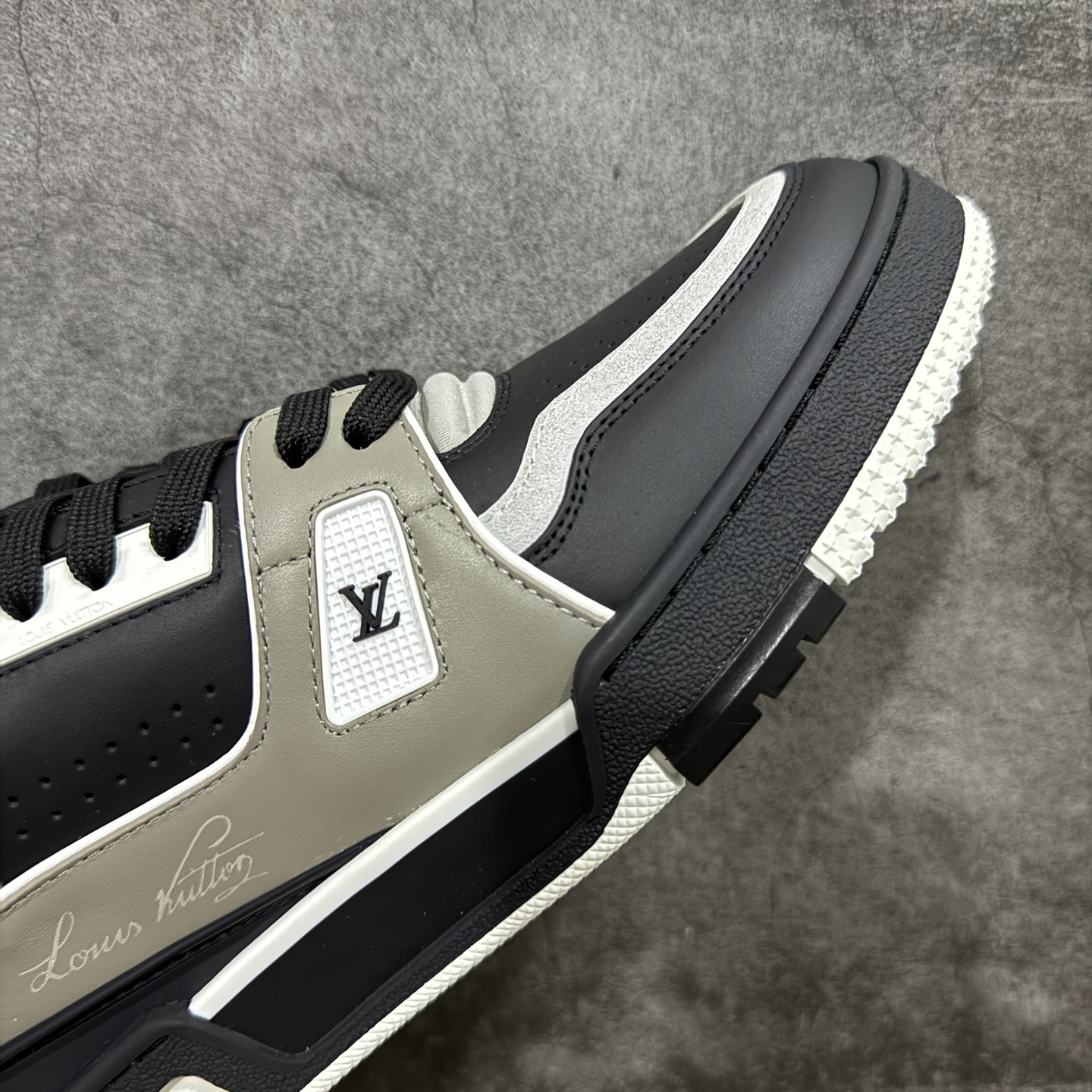 Louis Vuitton Trainer Sneaker T538010 | Loongbuymall
