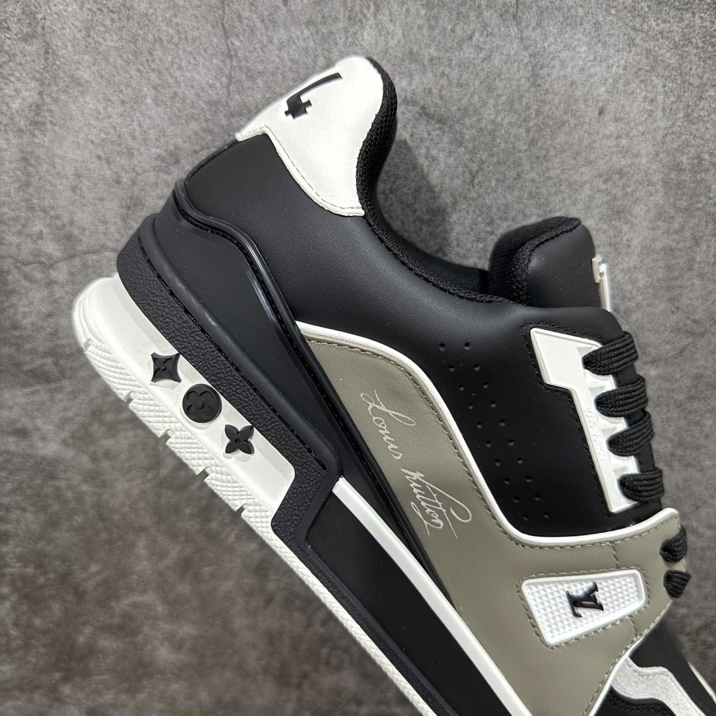 Louis Vuitton Trainer Sneaker T538010 | Loongbuymall