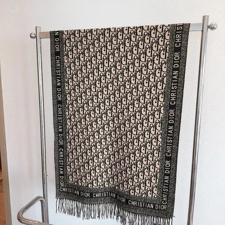 Autumn and winter fashionable and versatile light luxury scarf 01 (no after-sales service for more than 7 days)
