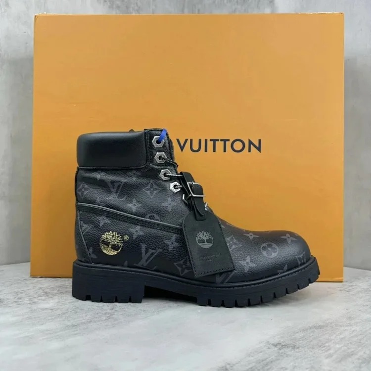 1014 Fashionable Rhubarb Boots