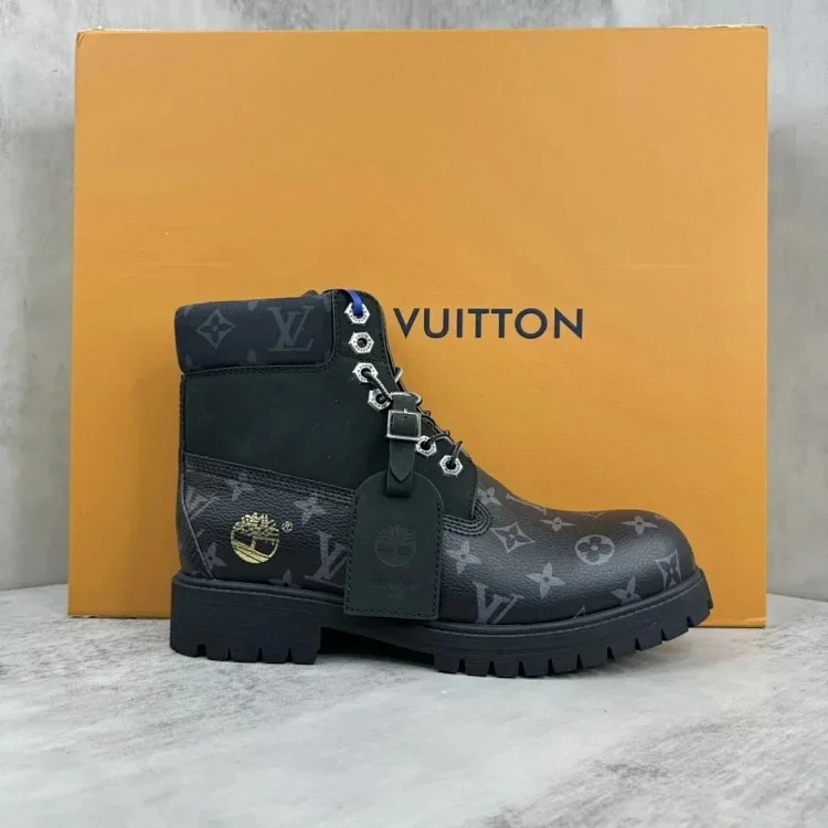 1014 Fashionable Rhubarb Boots
