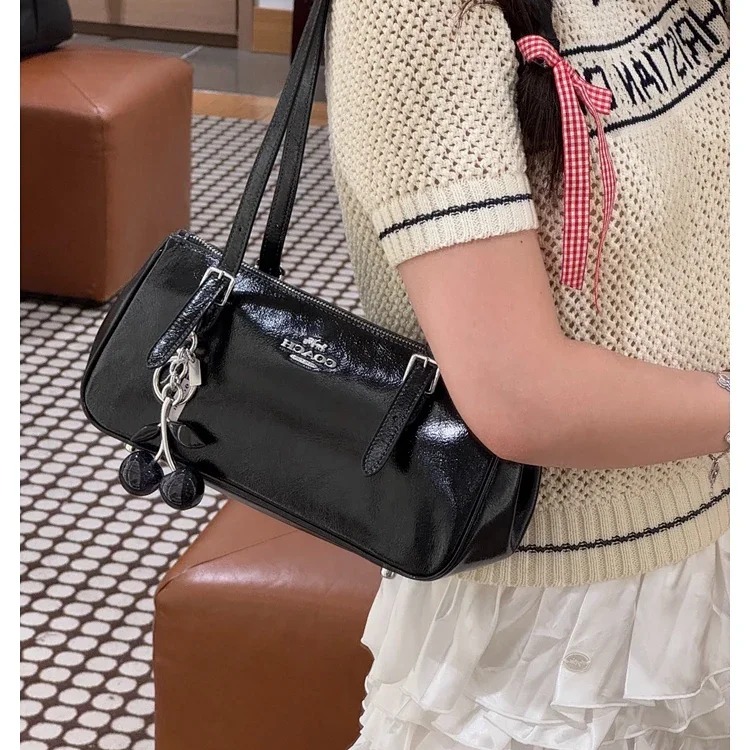 COACH C*ah ASHER armpit baguette! Classic baguette style with glossy cowhide design armpit bag for women zs