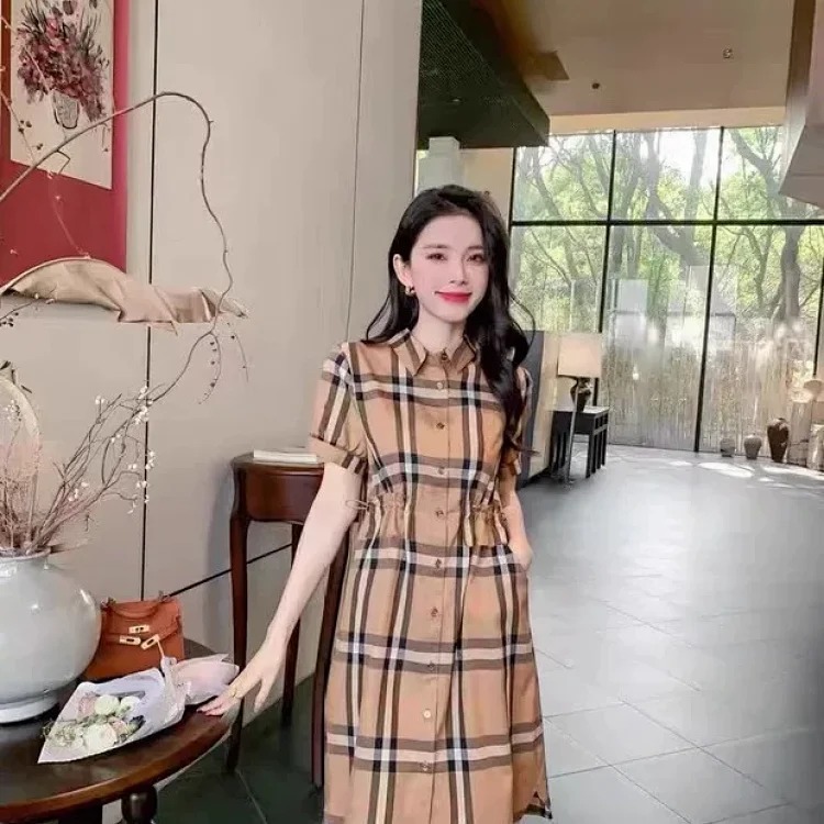 Burberry light luxury authentic 2026 summer new women's British style high-end skirt lapel plaid sho