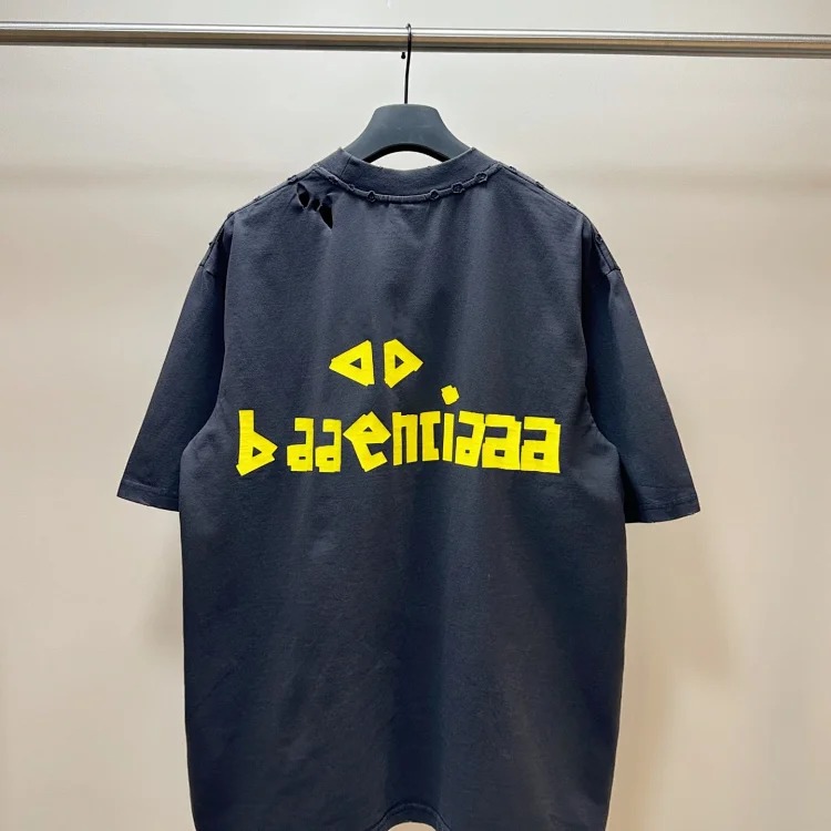 Yellow tape print washed distressed short-sleeved T-shirt