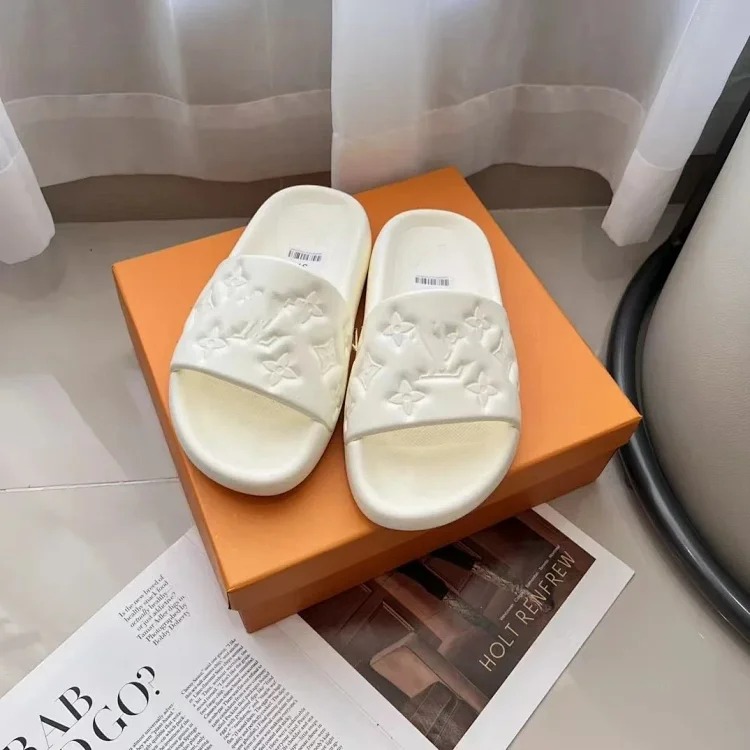 Letter embossed slippers for men and women, flat, non-slip, versatile
