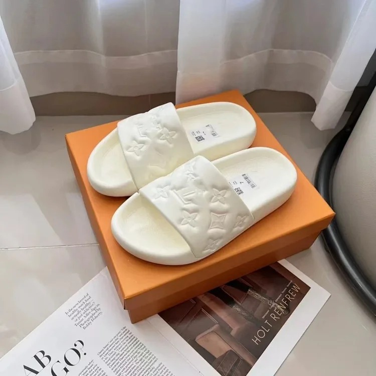 Letter embossed slippers for men and women, flat, non-slip, versatile