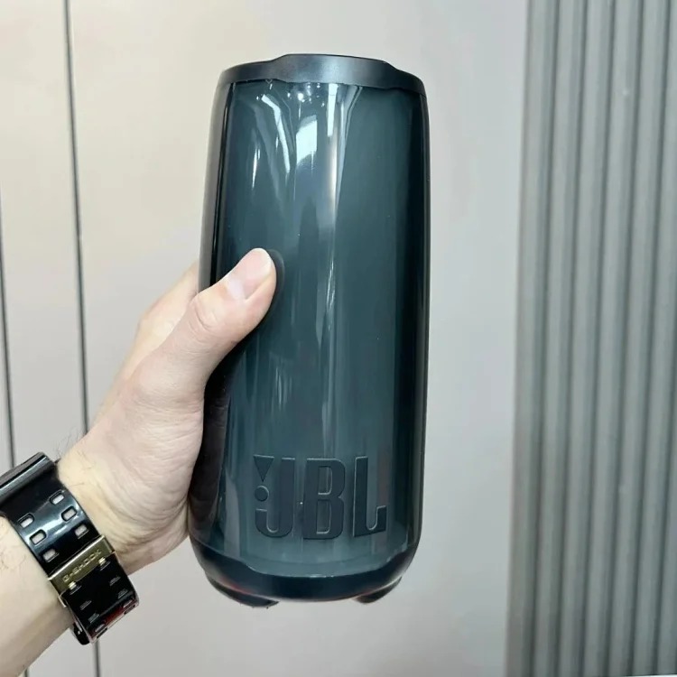 TOP D-1 is a portable, compact and high-quality speaker with good looks and high quality