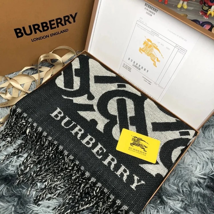 Versatile Classic Scarf 001