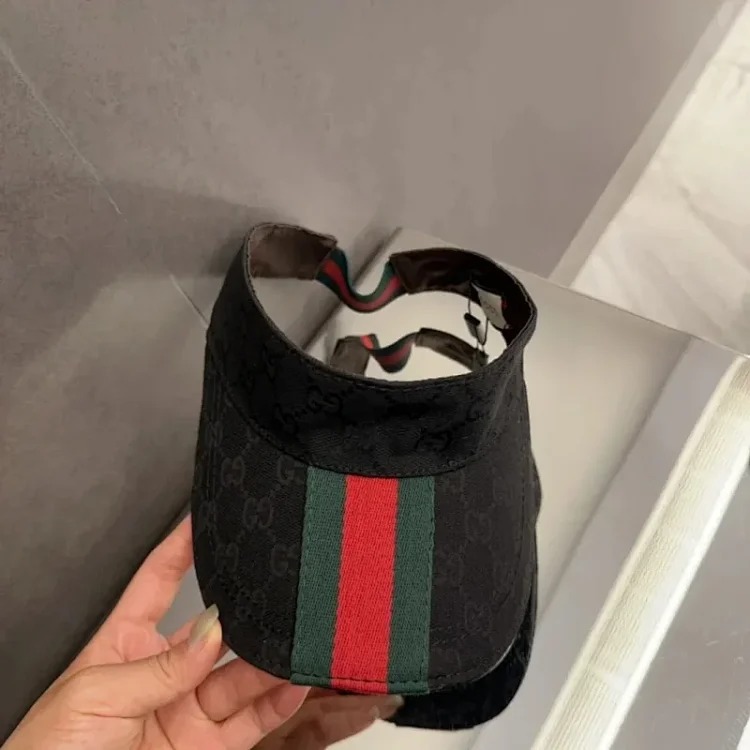 Fashionable baseball cap