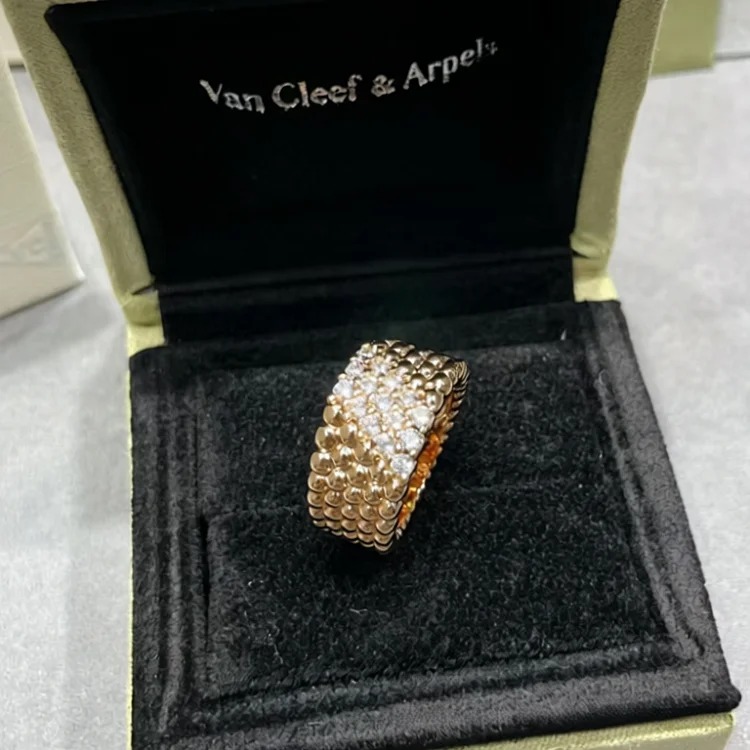 Versatile Classic Gold Ring