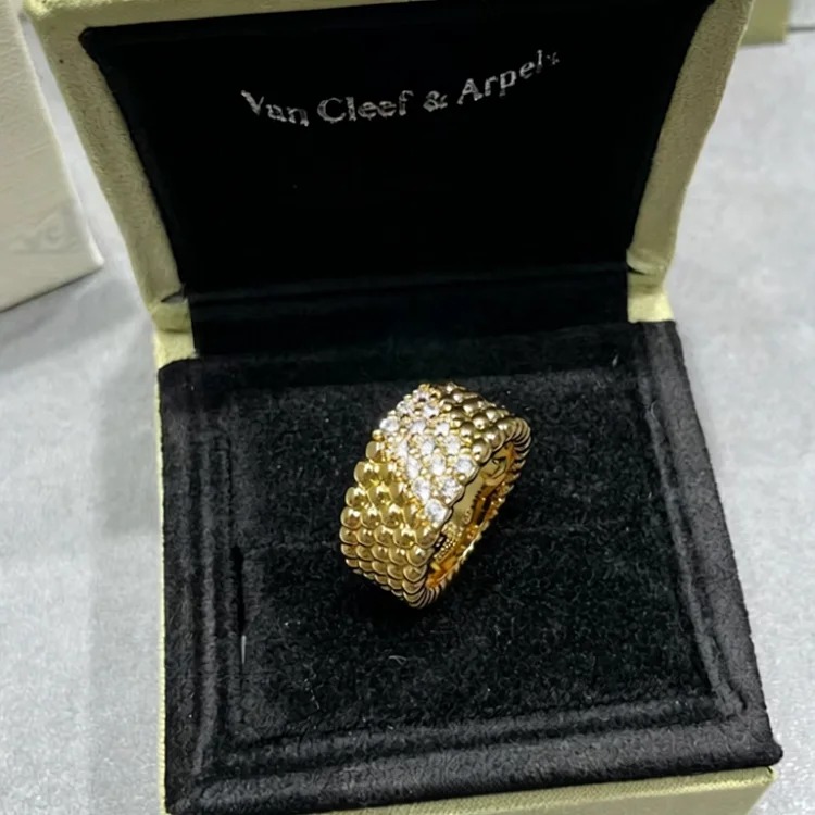 Versatile Classic Gold Ring