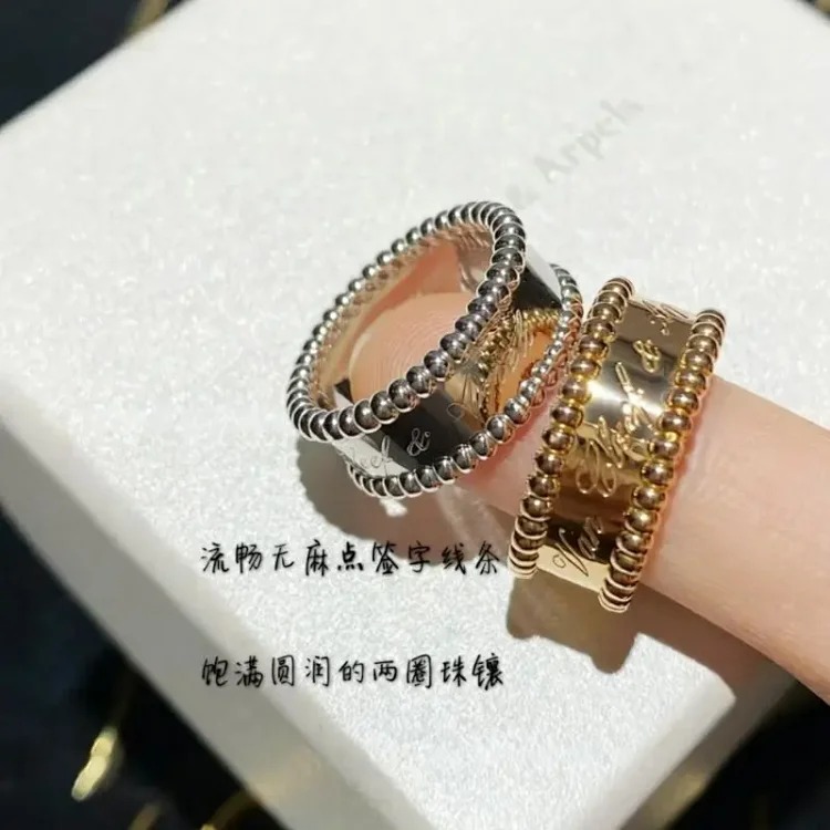 Versatile Classic Gold Ring
