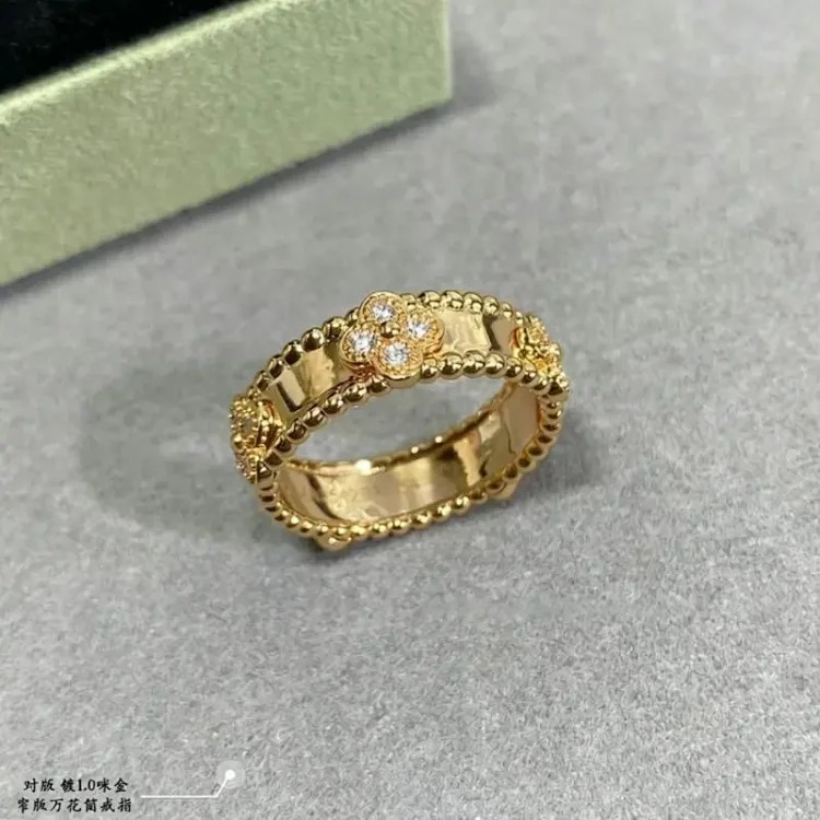 Versatile Classic Gold Ring