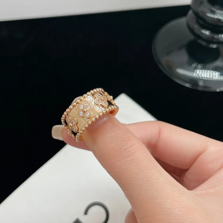Fashion Ring