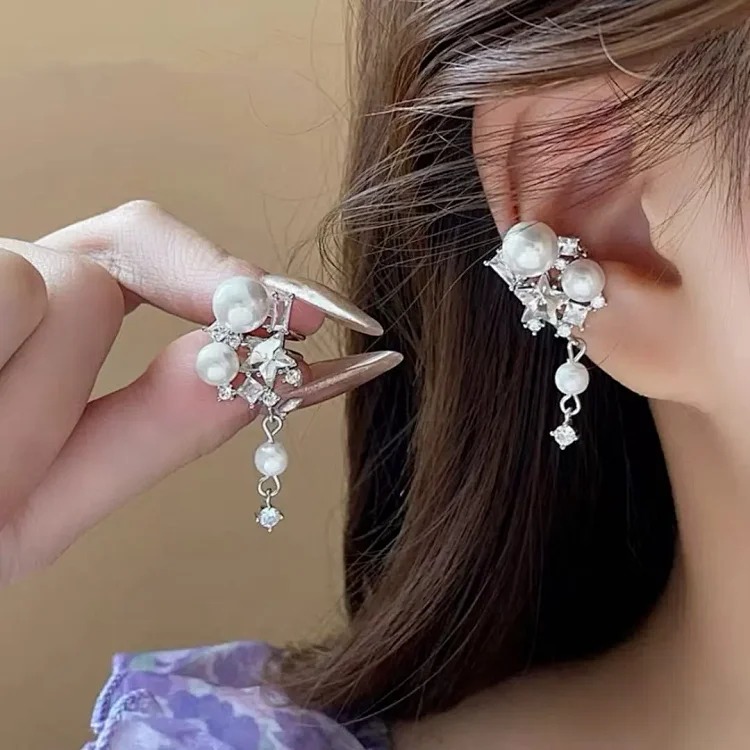 Xiaoxiangfeng autumn and winter temperament silver needle letter new earrings earrings simple temperament high-end versatile earrings 148