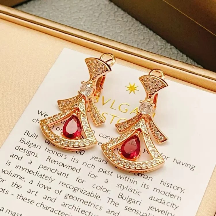 Xiaoxiangfeng autumn and winter temperament silver needle letter new earrings earrings simple temperament high-end versatile earrings 148