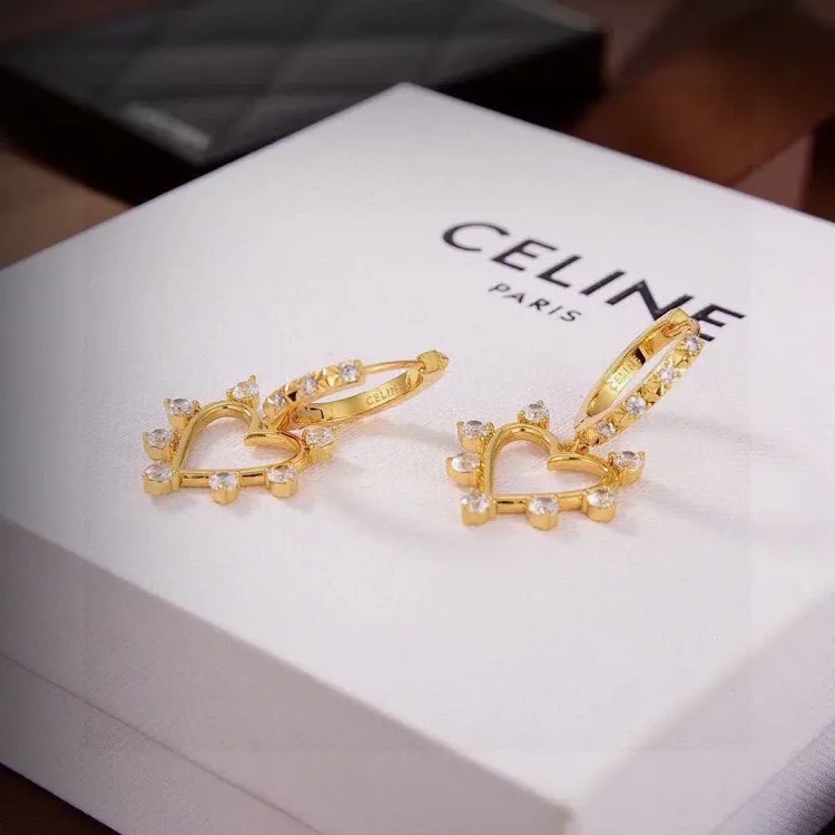 Xiaoxiangfeng autumn and winter temperament silver needle letter new earrings earrings simple temperament high-end versatile earrings 148