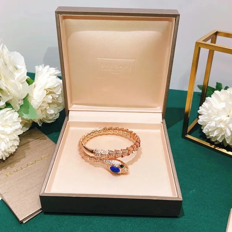 E-1 Different jewelry expresses a different of you. (With gift box packaging)