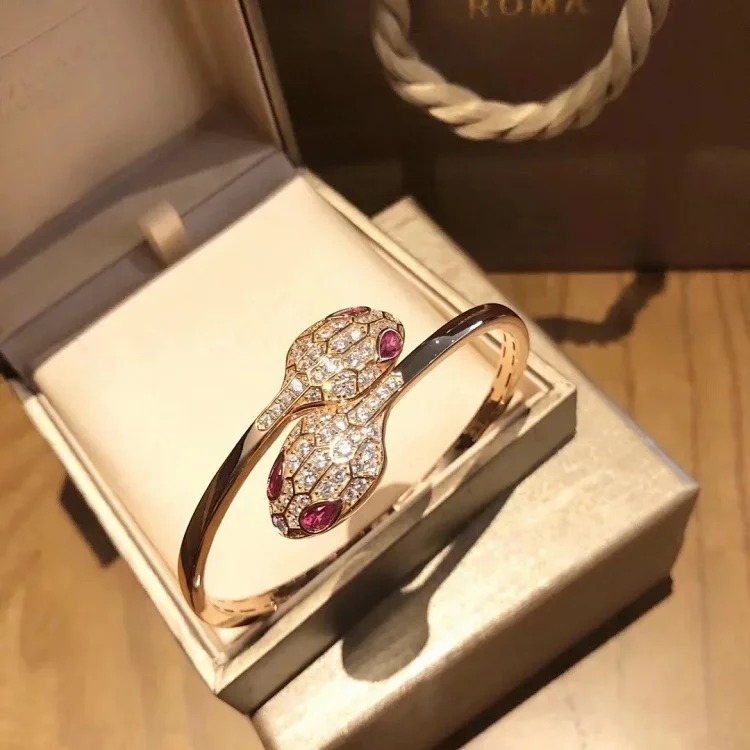E-1 Different jewelry expresses a different of you. (With gift box packaging)