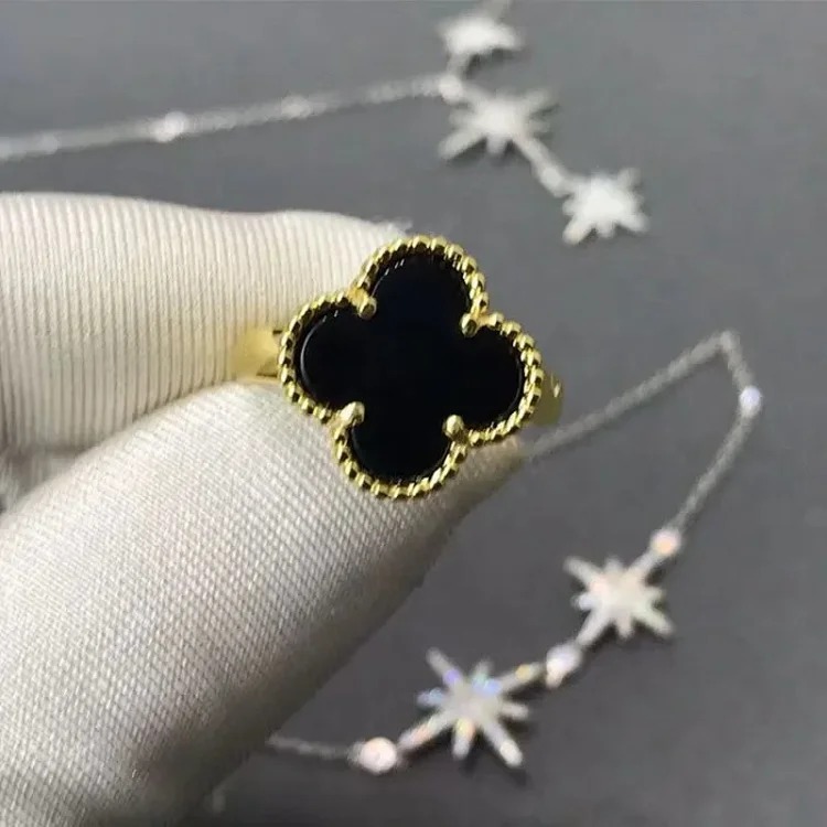 E-1 Different jewelry expresses a different of you. (With gift box packaging)