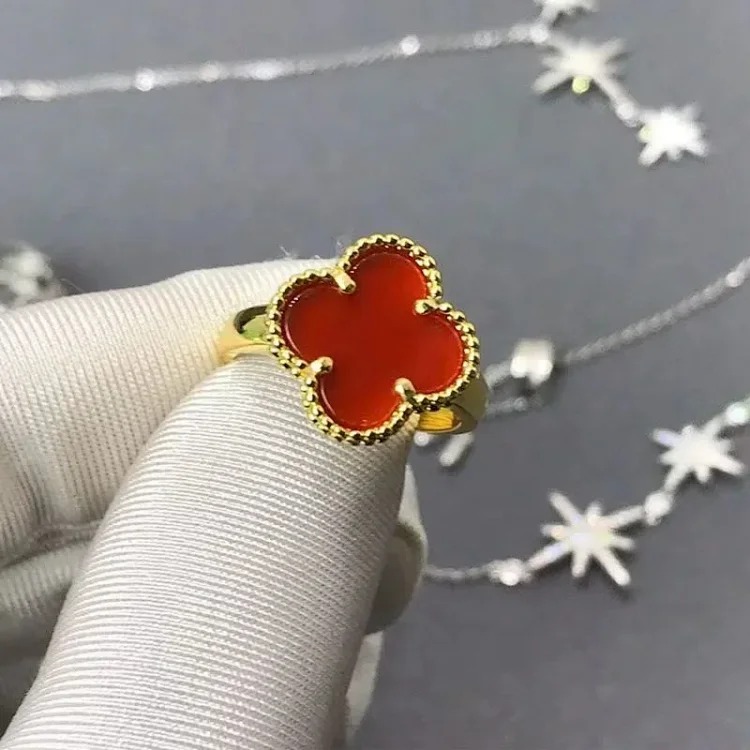 E-1 Different jewelry expresses a different of you. (With gift box packaging)