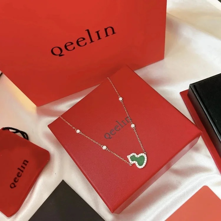 E-1 Different jewelry expresses a different of you. (With gift box packaging)