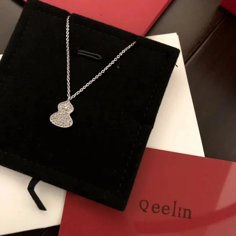 E-1 Different jewelry expresses a different of you. (With gift box packaging)
