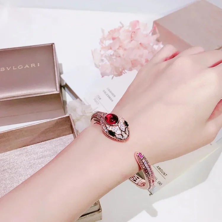 E-1 Different jewelry expresses a different of you. (With gift box packaging)
