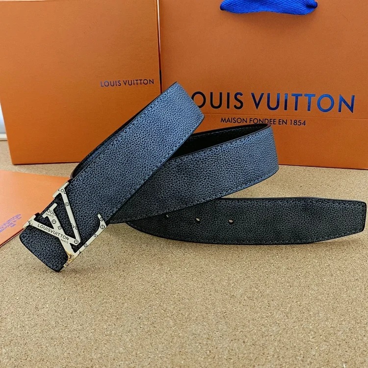 Fashionable and versatile belt 038