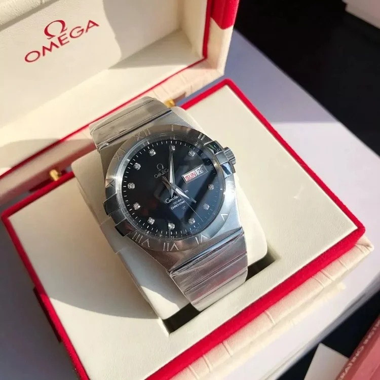 m8￥600 Fashionable and versatile watch