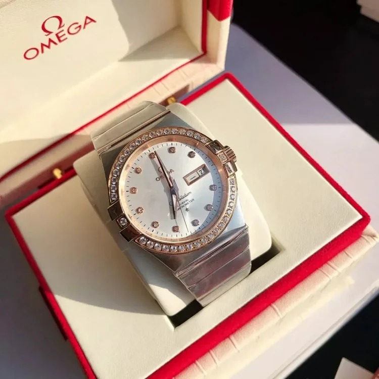 m8￥600 Fashionable and versatile watch