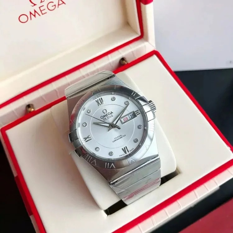m8￥600 Fashionable and versatile watch