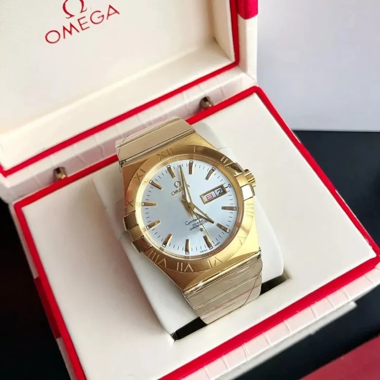 m8￥600 Fashionable and versatile watch