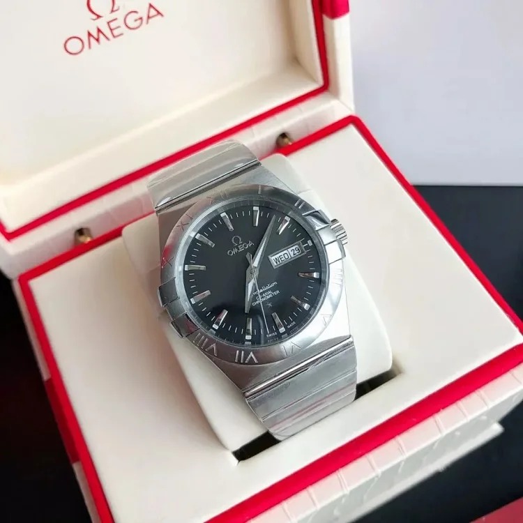 m8￥600 Fashionable and versatile watch